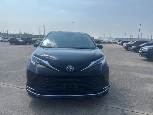 2021 Toyota Sienna XLE