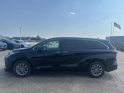 2021 Toyota Sienna XLE