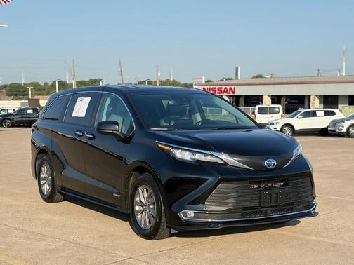 2021 Toyota Sienna XLE