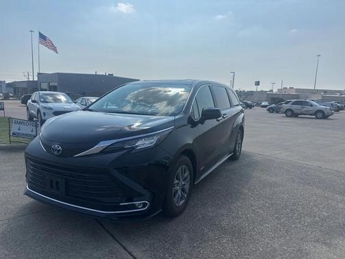 2021 Toyota Sienna XLE