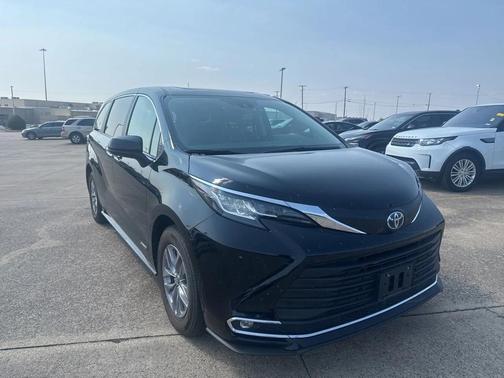 2021 Toyota Sienna XLE