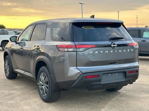 2025 Nissan Pathfinder S FWD