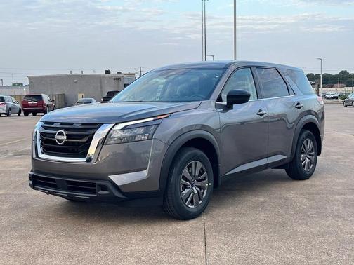 2025 Nissan Pathfinder S FWD