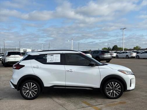 2023 Nissan Kicks SR