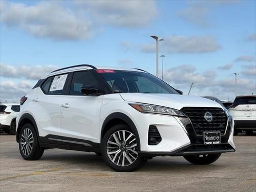 2023 Nissan Kicks SR
