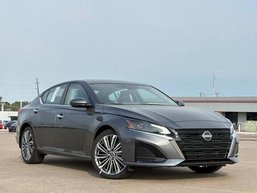 2025 Nissan Altima SL FWD
