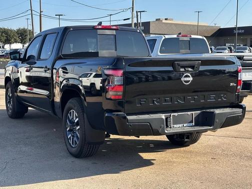 2025 Nissan Frontier SL