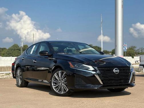 2025 Nissan Altima SL FWD