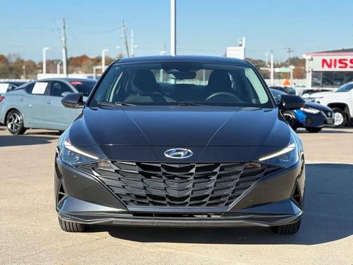 2021 Hyundai ELANTRA SE