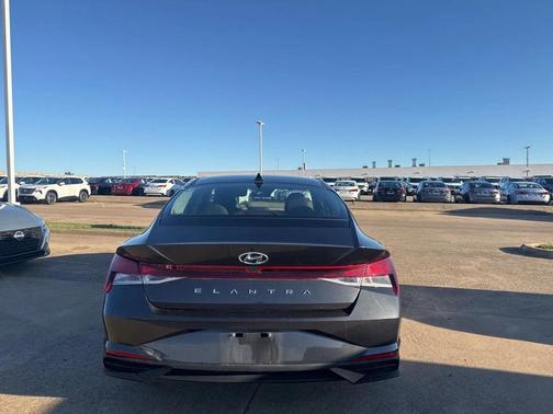 2021 Hyundai ELANTRA SE