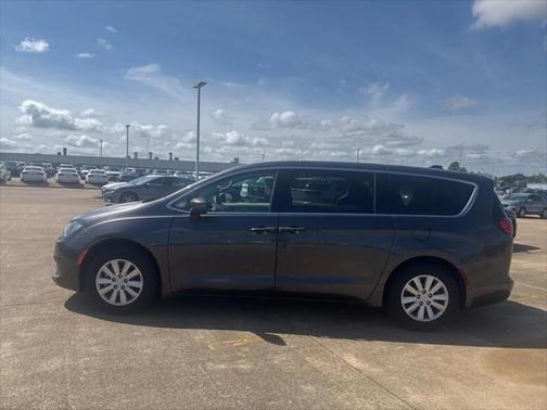 2021 Chrysler Voyager L