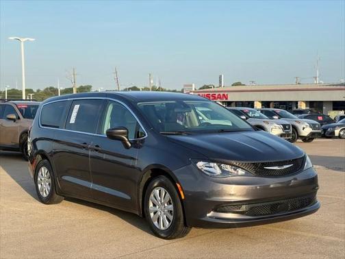 2021 Chrysler Voyager L