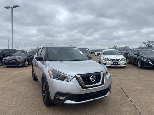2019 Nissan Kicks SR