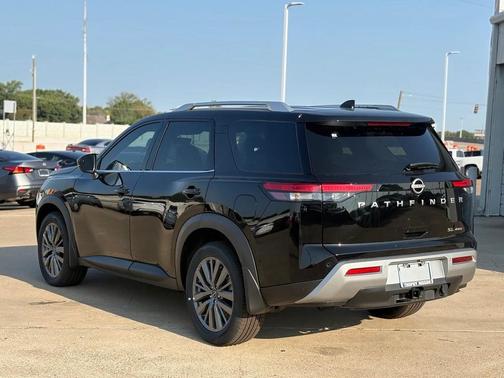2025 Nissan Pathfinder SL 4WD