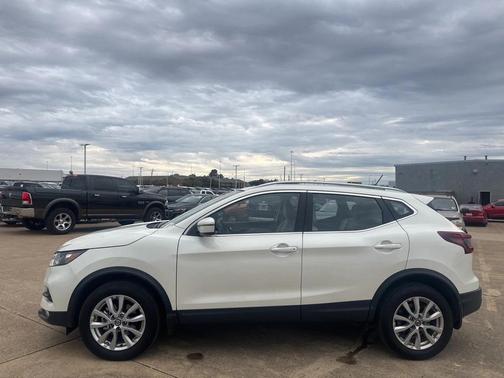 2022 Nissan Rogue Sport SV