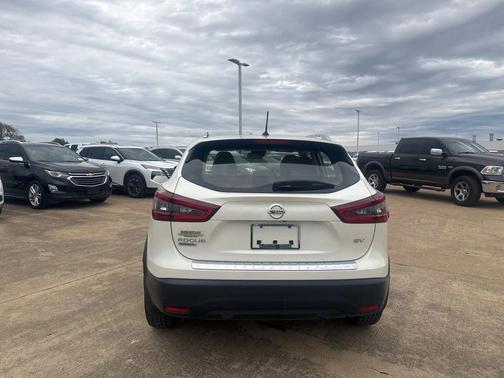 2022 Nissan Rogue Sport SV