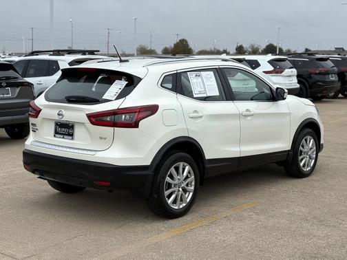 2022 Nissan Rogue Sport SV