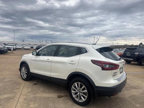 2022 Nissan Rogue Sport SV