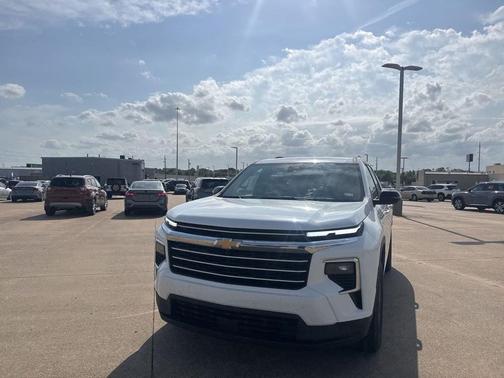 Summit White 2025 Chevrolet Traverse LT