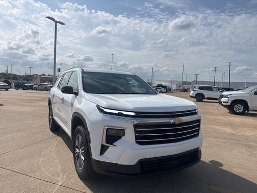 Summit White 2025 Chevrolet Traverse LT