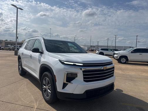 Summit White 2025 Chevrolet Traverse LT
