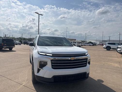 Summit White 2025 Chevrolet Traverse LT