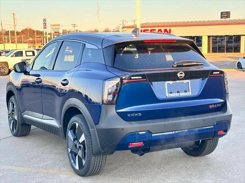 2025 Nissan Kicks SR