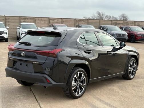 2025 Lexus UX 300h Base