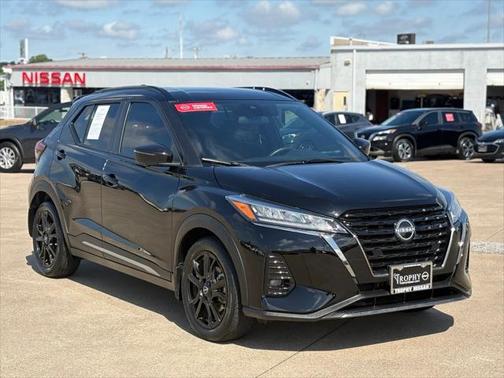 2023 Nissan Kicks SR