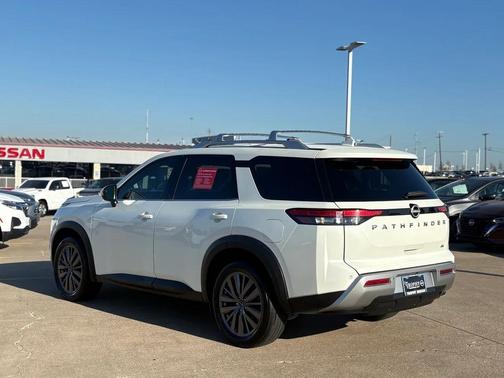 2023 Nissan Pathfinder SL FWD