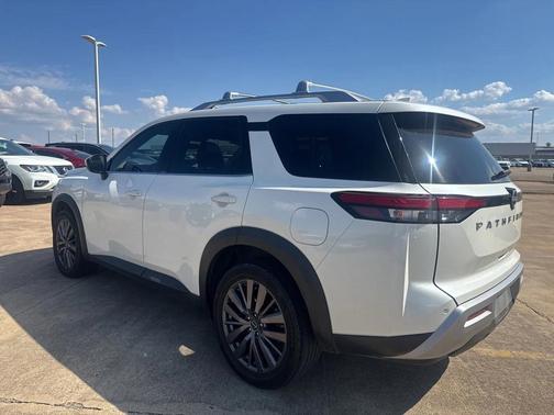2023 Nissan Pathfinder SL FWD