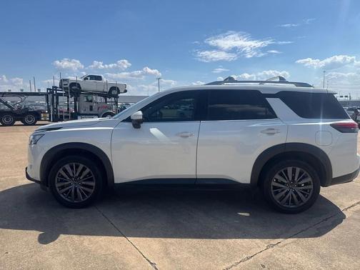 2023 Nissan Pathfinder SL FWD