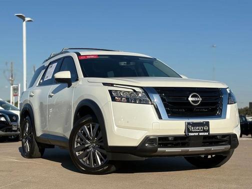 2023 Nissan Pathfinder SL FWD