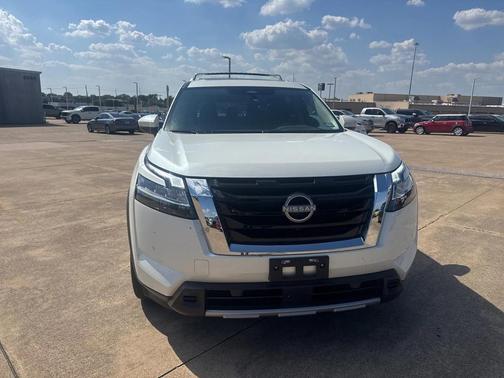 2023 Nissan Pathfinder SL FWD