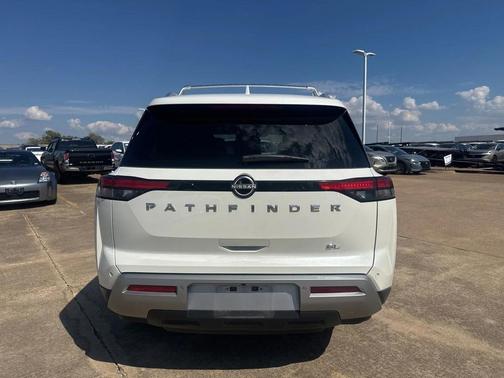 2023 Nissan Pathfinder SL FWD