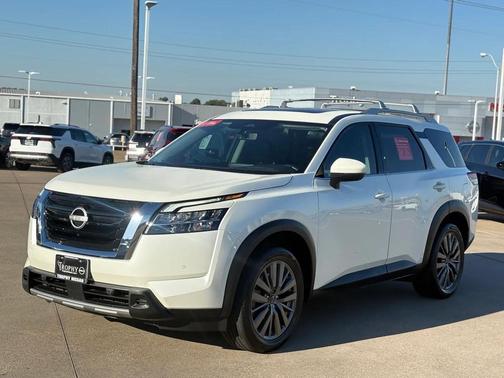 2023 Nissan Pathfinder SL FWD