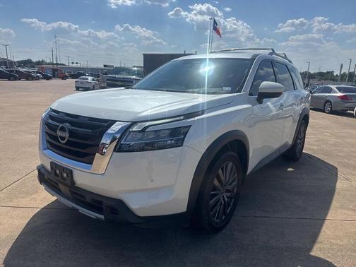 2023 Nissan Pathfinder SL FWD