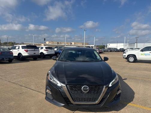 2022 Nissan Altima SR VC-Turbo FWD