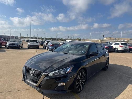 2022 Nissan Altima SR VC-Turbo FWD