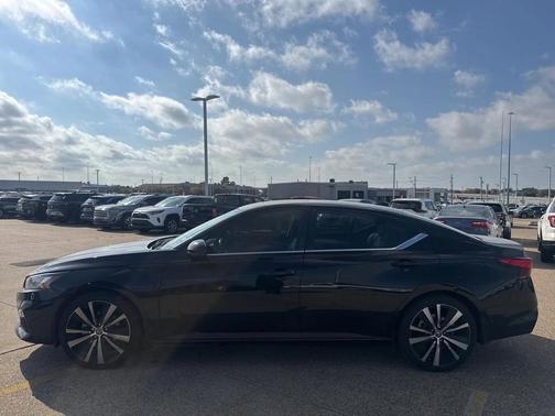 2022 Nissan Altima SR VC-Turbo FWD