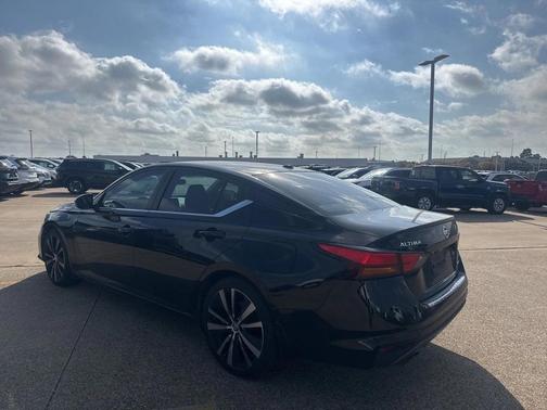 2022 Nissan Altima SR VC-Turbo FWD