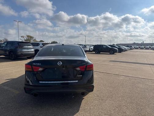 2022 Nissan Altima SR VC-Turbo FWD