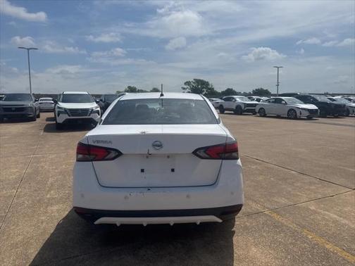 2021 Nissan Versa 1.6 S