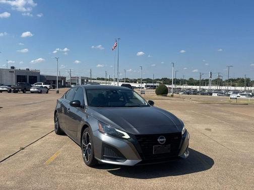 Gun Metallic 2023 Nissan Altima SR FWD