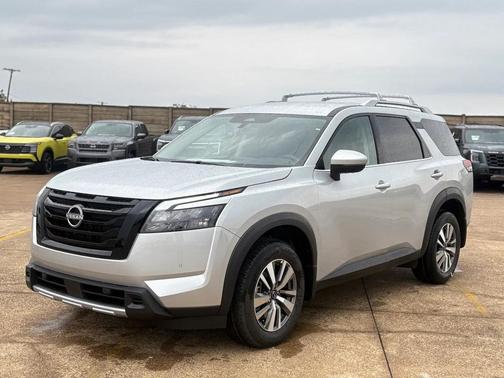 2025 Nissan Pathfinder SL FWD