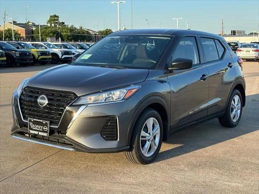 2025 Nissan Kicks S