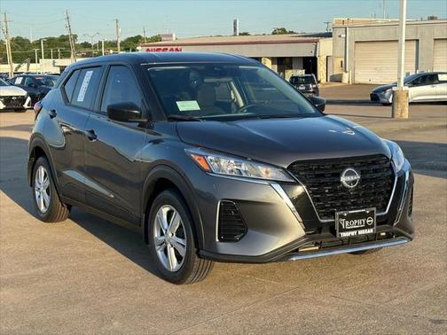 2025 Nissan Kicks S