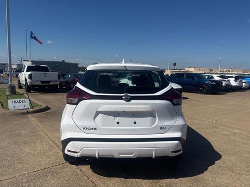 2024 Nissan Kicks SV
