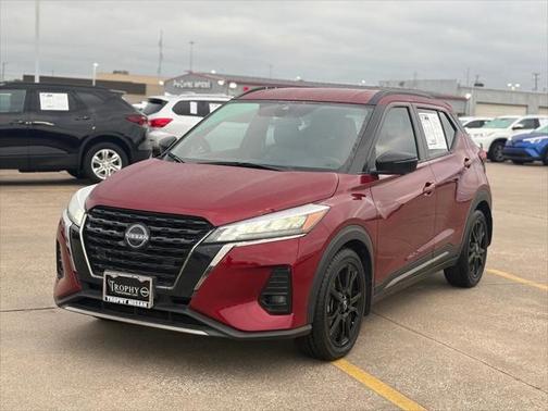 2022 Nissan Kicks SR