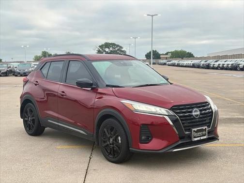 2022 Nissan Kicks SR